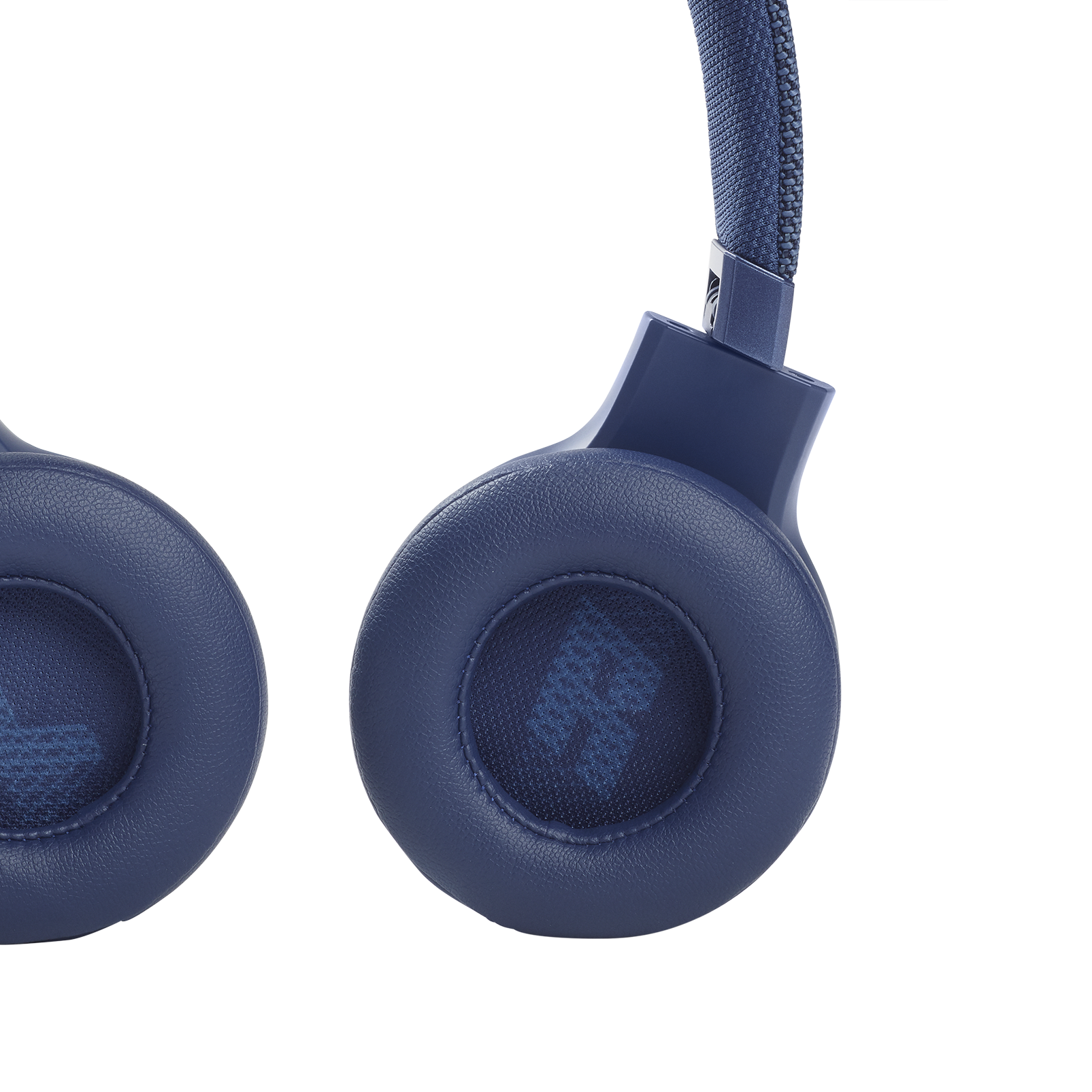 JBL Live 460NC - Blue - Wireless on-ear NC headphones - Detailshot 3